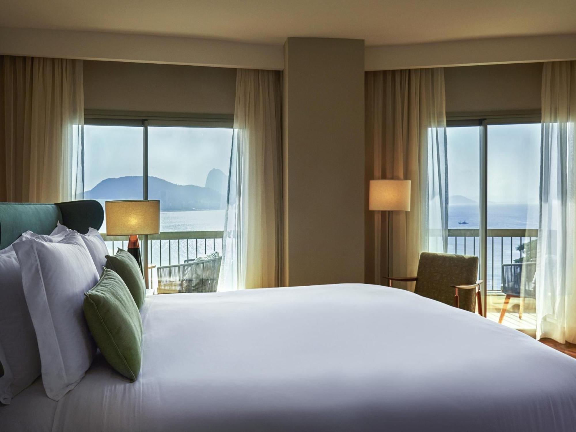 One-Bedroom Gold King Suite Sea View
